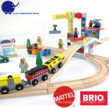 Neue populäre 70 PC Kran-Bauernhof-Eisenbahn-magnetisches hölzernes Thomas-Zug-Spielzeug